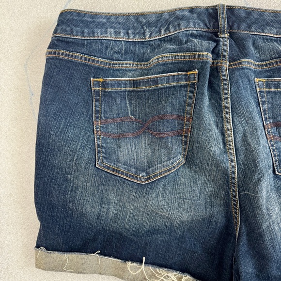 Torrid Raw Hem Cuffed Denim Shorts – Size 24 - Picture 6 of 7